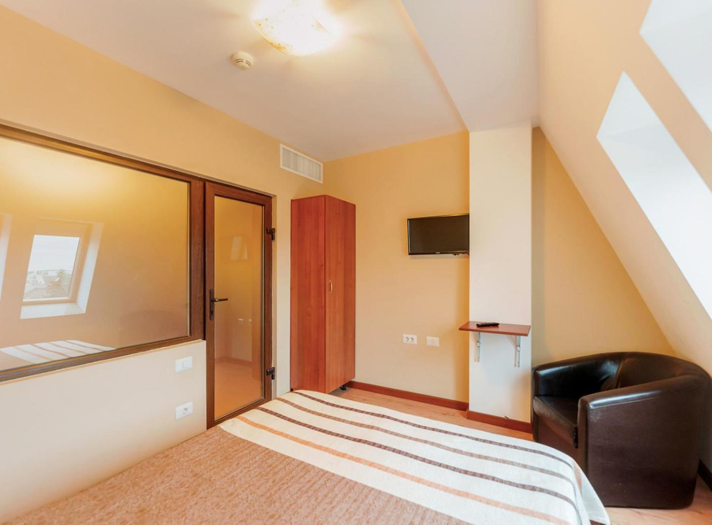Hotel Crisana Арад Екстериор снимка