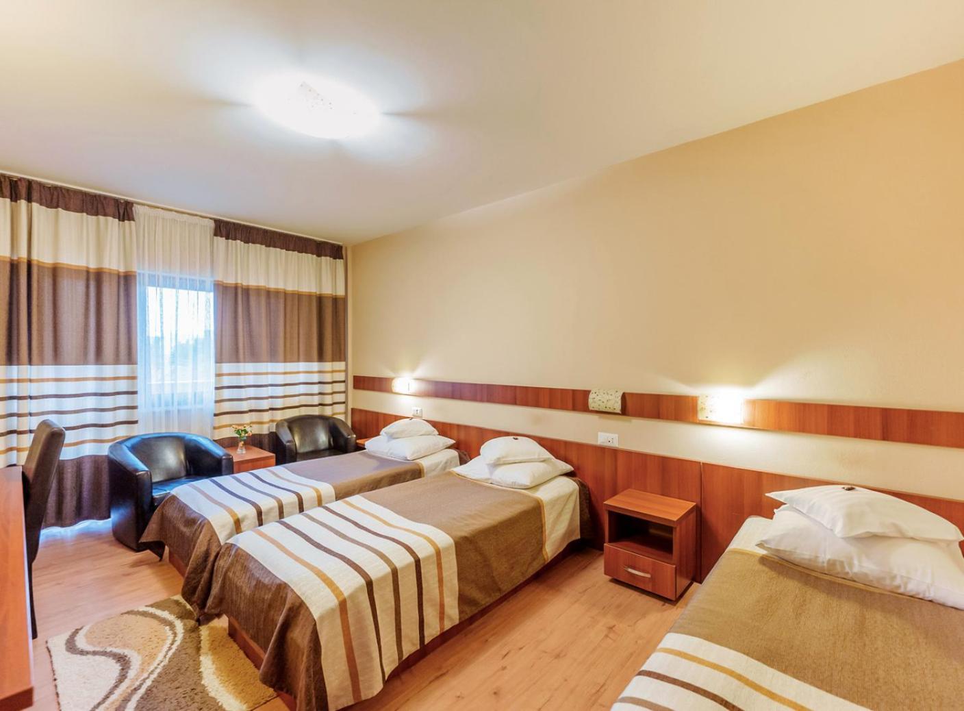 Hotel Crisana Арад Екстериор снимка