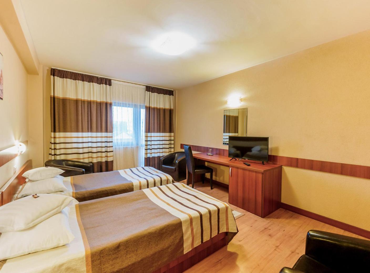 Hotel Crisana Арад Екстериор снимка