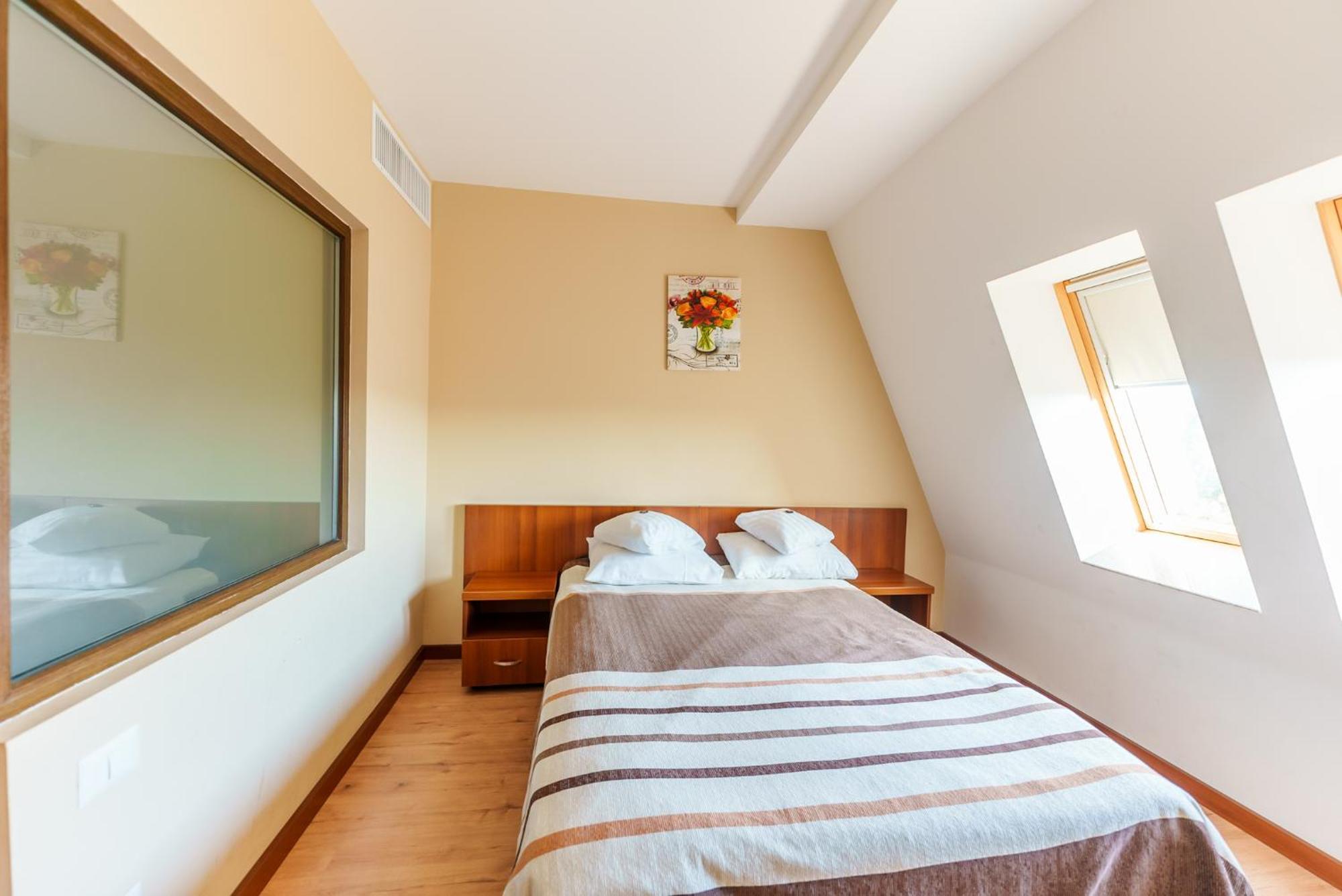Hotel Crisana Арад Екстериор снимка
