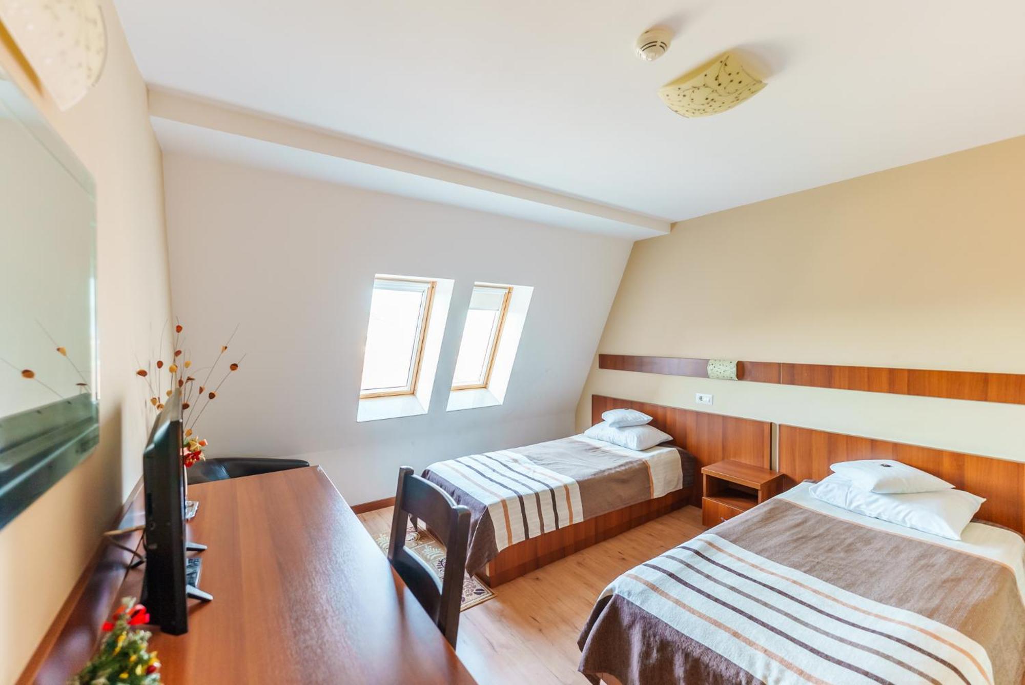 Hotel Crisana Арад Екстериор снимка