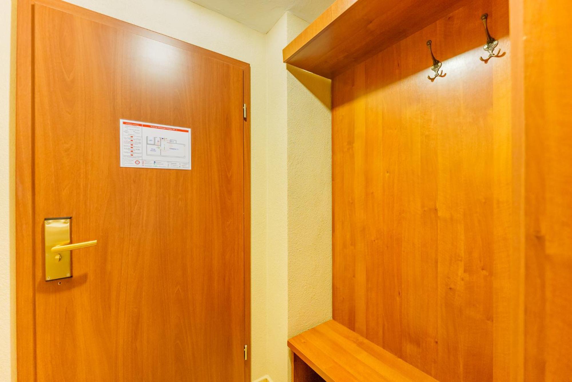 Hotel Crisana Арад Екстериор снимка