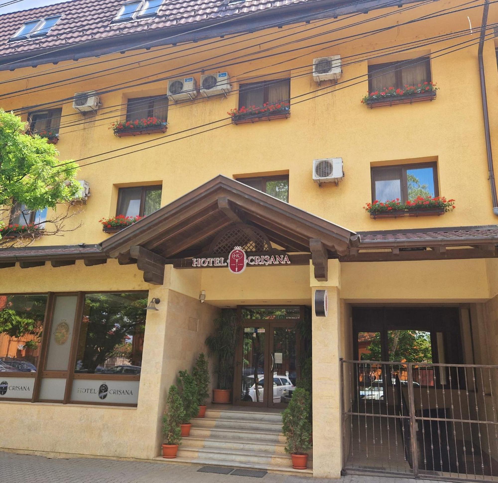 Hotel Crisana Арад Екстериор снимка